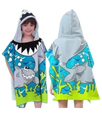 Poncho copii cu gluga 56x60 cm – model rechin zambitor, gluga cu dinti, din poliester moale, ideal pentru plaja, piscina sau baie, En-gros
