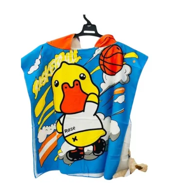 Poncho copii cu gluga 56x60 cm – model ratusca baschetbalista, design sportiv, din poliester moale, ideal pentru plaja sau baie, En-gros