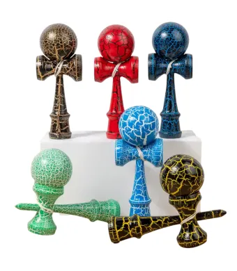 Kendama din lemn 18 cm – model clasic cu design crapat, suprafata antialunecare, culori mixate